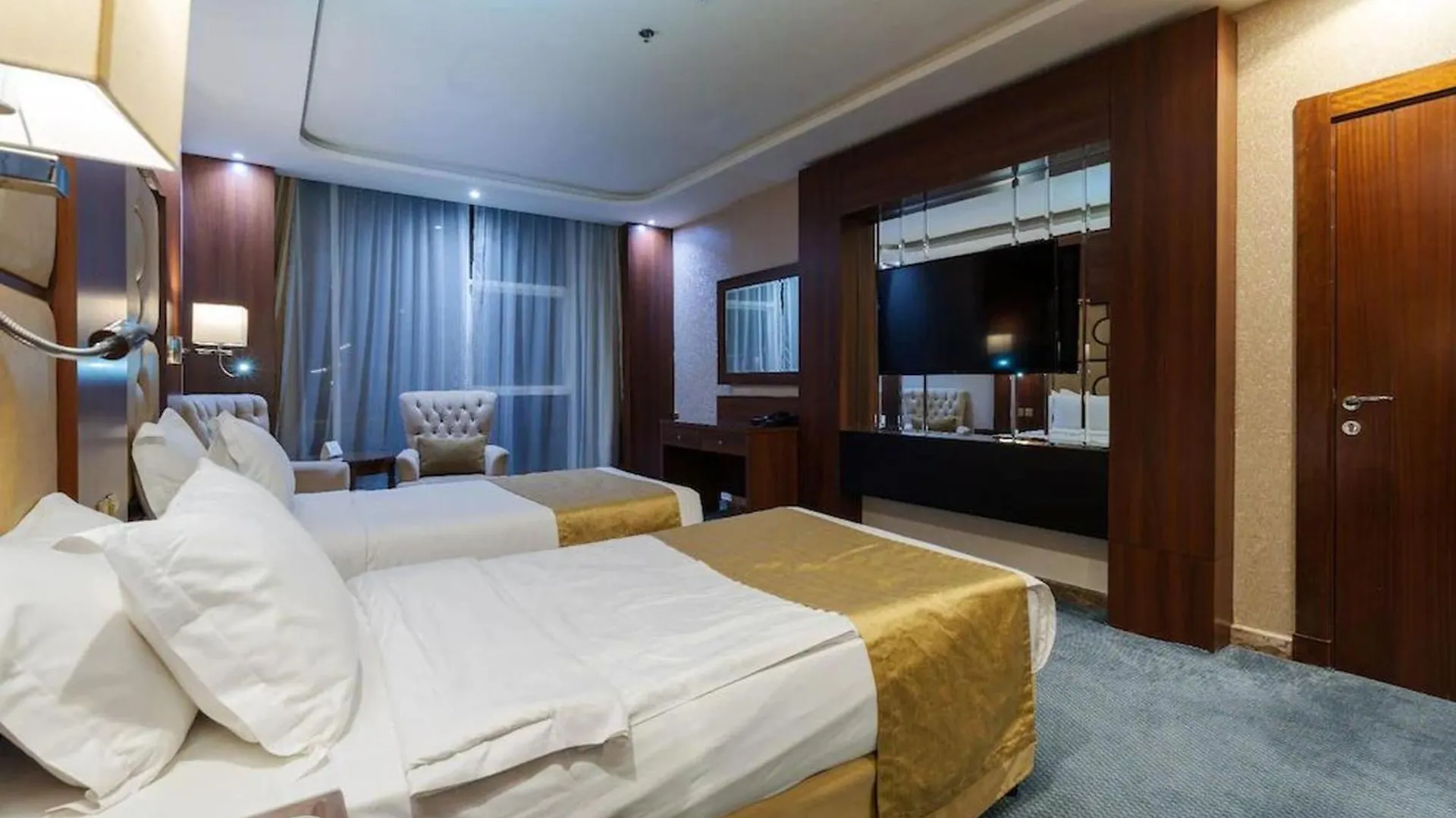 Dancenter Harbour Gateway Jeddah Beach Vivid Plaza Hotel