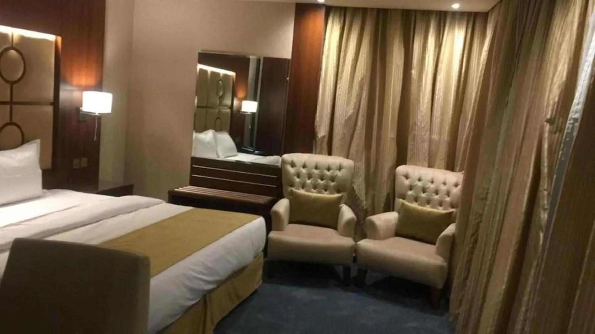Dancenter Harbour Gateway Jeddah Beach Vivid Plaza Hotel