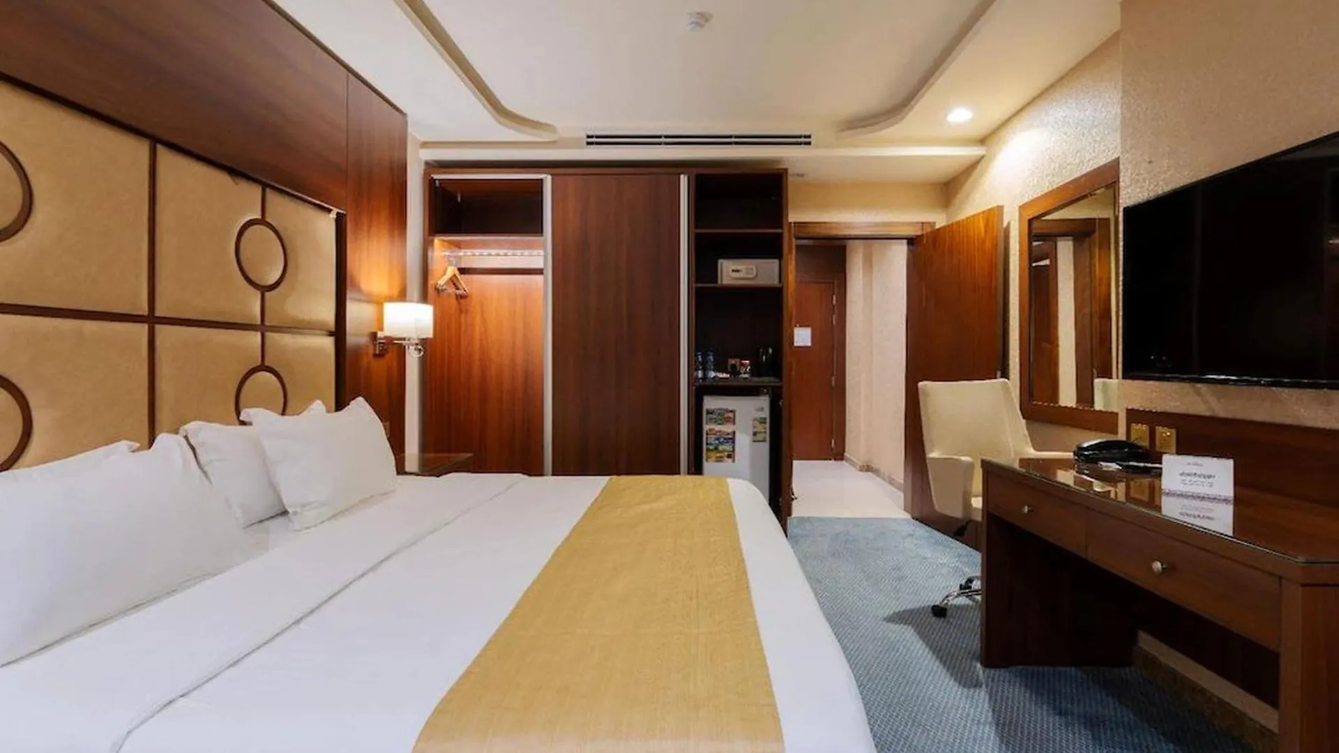 Dancenter Harbour Gateway Jeddah Beach Vivid Plaza Hotel
