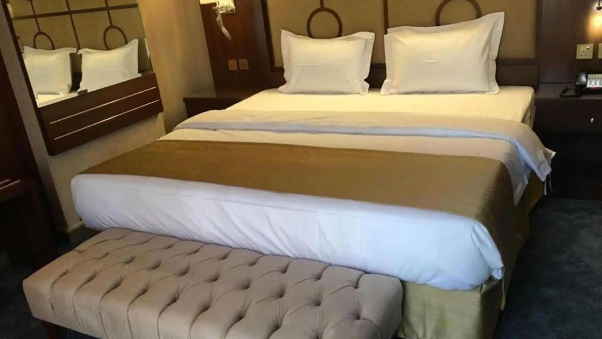 Dancenter Harbour Gateway Jeddah Beach Vivid Plaza Hotel