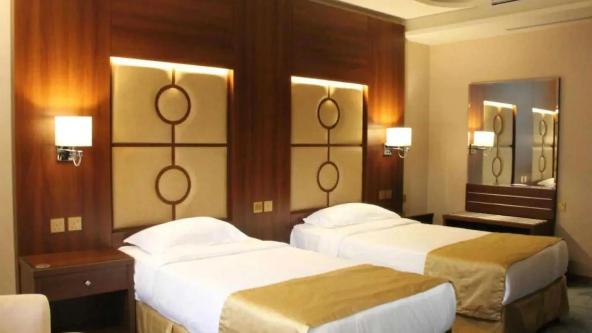 Dancenter Harbour Gateway Jeddah Beach Vivid Plaza Hotel